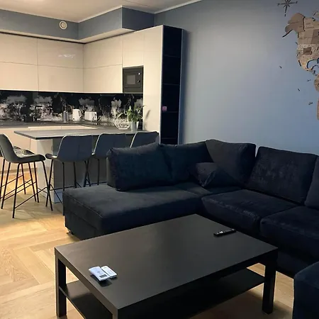 Spacious And Cozy With A Balcony In A High-rise Building Apartman *