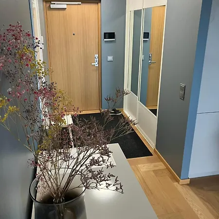 Spacious And Cozy With A Balcony In A High-rise Building