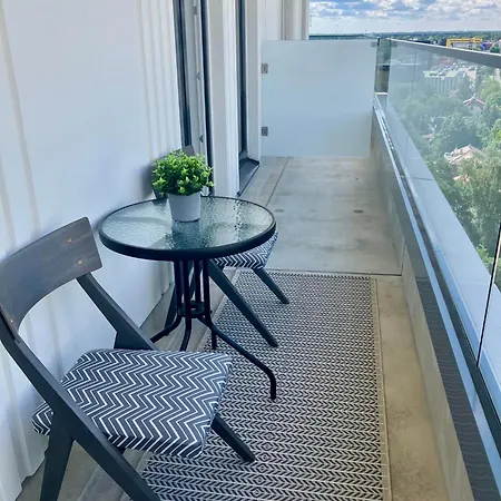 Spacious And Cozy With A Balcony In A High-rise Building Apartman *